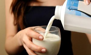 Uống sữa thế nào để không biến thành
