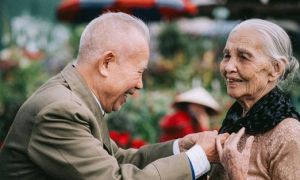 Im lặng là vàng, nhẫn nhịn là bạc, giúp người là đức, chịu thiệt là phúc