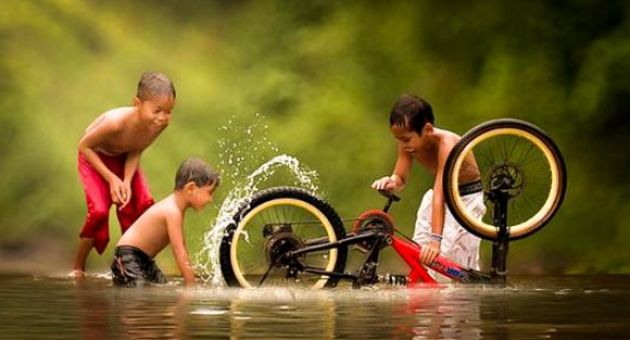 Hồi nhỏ chúng ta không có tiền, nhưng rất vui! Đọc xem bạn hoài niệm ký ức nào...