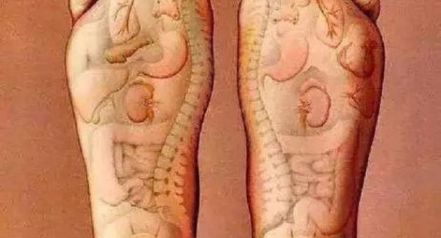 Gõ vào hai chân như thế này còn hữu ích hơn 10 lần ngâm chân!