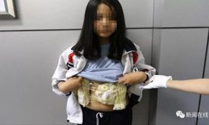 Trung Quốc bắt bé gái Việt quấn 2 kg trang sức ngà voi quanh bụng