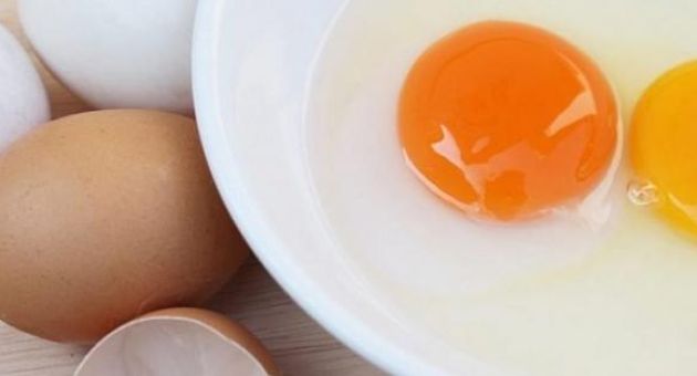 Vì sao lòng đỏ trứng gà có màu sắc khác nhau?