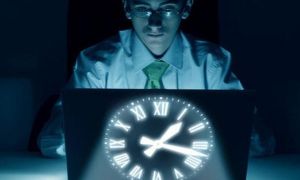 Nếu buộc phải thức khuya, chuyên gia khuyên bạn làm ngay 4 điều này để bảo vệ...