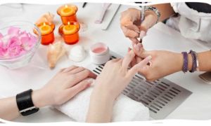 Kiếm tiền với nghề Nail: Đi làm thuê hay mở cửa hàng?