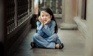 Cuộc đời rất ngắn ai ơi… Sống sao để khỏi người đời cười chê