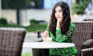 Rượu nhạt uống mãi cũng say, người khôn nói lắm dẫu hay cũng nhàm