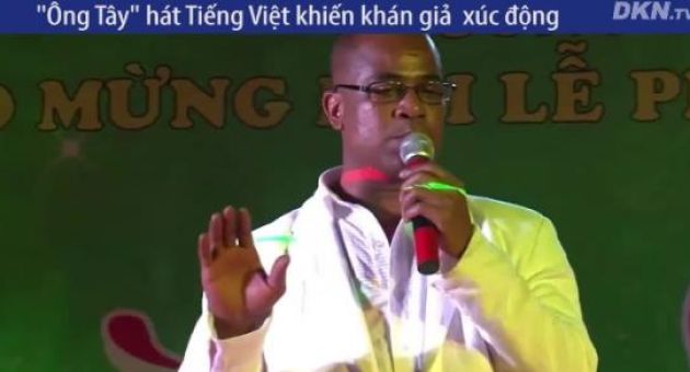 10 năm tìm mẹ người Việt trong vô vọng, chàng trai Mỹ hát bài ‘Mẹ’ khiến người...