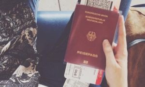 Chia sẻ hình ảnh vé máy bay lên mạng xã hội - thói quen nguy hiểm khôn lường