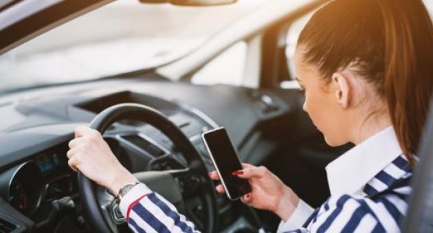 8 việc không nên làm khi đặt chân lên xe ô tô: Điều thứ 3 các bà vợ hay mắc...