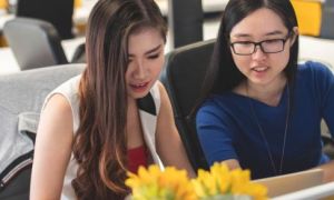 Nỗi lòng du học sinh: Về nước bị chê kém cỏi, ở lại thì bị nói không có trách...