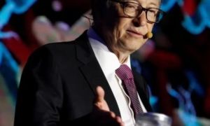 Tỷ phú Bill Gates hành động gây sốc khi thuyết trình ở Trung Quốc
