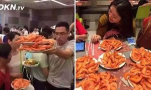 Nhà hàng Thái tiếp đón nhóm du khách Trung Quốc, tưởng kiếm được món hời, nào...
