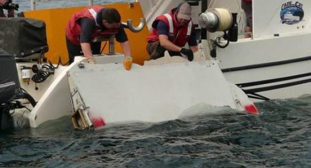 Thân nhân hành khách MH370 tìm thấy mảnh vỡ nghi của máy bay mất tích