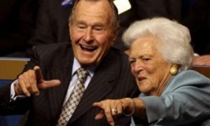 Chuyện tình vượt thời gian của George Bush cha và bà Barbara Pierce