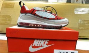 Quan Thuế Hoa Kỳ tịch thu 9,024 đôi giày Nike giả từ Trung Quốc