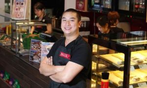 Chàng trai Việt trở thành triệu phú Australia nhờ món gỏi cuốn