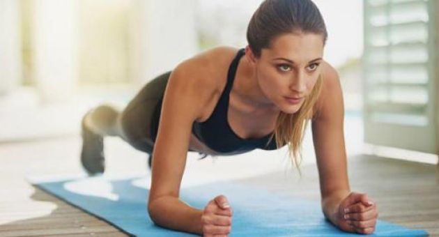 Dáng chuẩn, eo thon, thân hình đẹp bất chấp tuổi tác chỉ với 7 động tác Yoga...