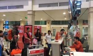 Khách đi máy bay “tá hỏa” khi bị phạt vì mang quá 7kg hành lý xách tay