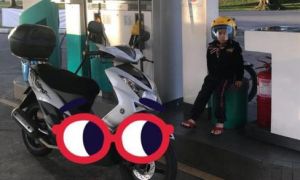 Con trai hỏi: “Bố ơi, nhà mình nghèo lắm đúng không?”, ông bố đáp lại một câu...