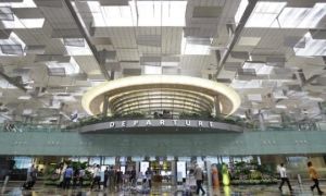 Singapore phạt tiền thanh niên Việt mang 280.000 USD mà không khai báo