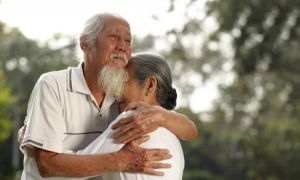 Lẽ nào “Bách niên giai lão” chỉ đơn giản là Nhẫn Nại?
