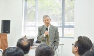 Người Việt xa xứ dạy con đón tết