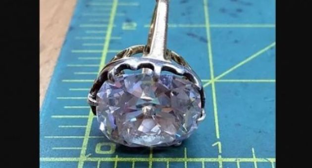 Bán chiếc nhẫn bèo để