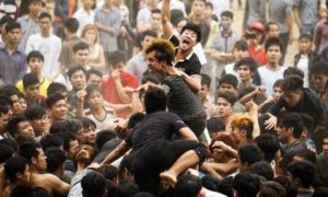 /thumb/thumb.php?src=images/stories/content/2019/02/21/42_1_di-le-ma-cuop-loc-cau-tai-danh-thi-than-nao-chung-giam.jpg&w=300&h=180&zc=1&q=80&a=c