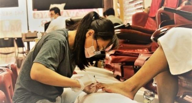 Việt kiều Mỹ 'cày' gì để có nhiều tiền: 'Tôi làm rửa chén, chùi toilet!'