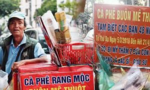Chuyện đời của người cha sau tấm bảng thông báo đầy tự hào: Vợ mất, phải bán...