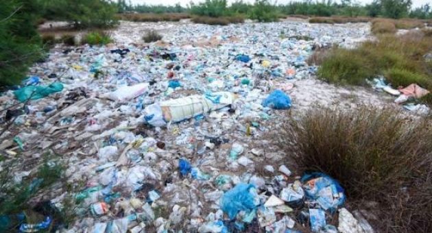 Chàng trai xuyên Việt chụp 3.000 tấm ảnh rác thải nhựa gây ám ảnh