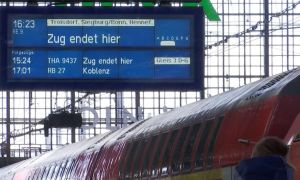 Bão EBERHARD hoành hành ở Đức: Đường sắt ngừng hoạt động, hàng trăm cây số ùn...