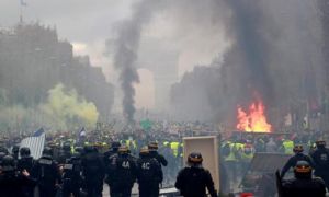 Biểu tình 'Áo vàng' tại Paris biến thành bạo động, đốt phá và cướp bóc kinh...