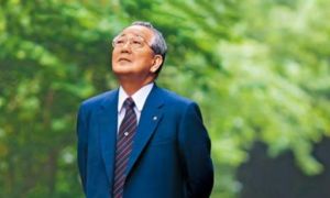 Người thành công luôn nhìn vào thiếu sót bản thân, kẻ thất bại luôn bình phẩm...