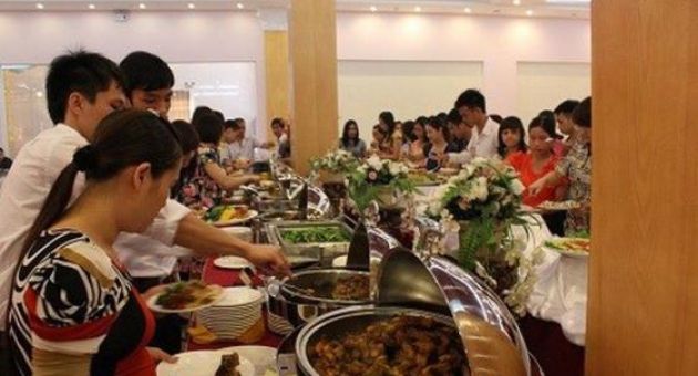 Người Việt du lịch nước ngoài: Nói to, chen hàng và loạt thói xấu khó bỏ