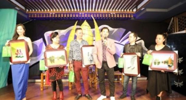 Kiều bào Đức hào hứng xem vở kịch “Nghêu sò ốc hến” tại Berlin