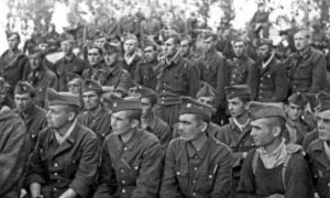 Trợ cấp của Hitler : Nước Đức bị chỉ trích