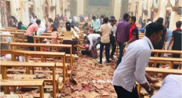Đánh bom 3 nhà thờ Sri Lanka vào lễ Phục sinh, ít nhất 160 người chết