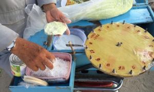 Việt kiều nhớ hoài tuổi thơ dép nhựa ‘đỉnh cao’, áo vá tám chín chục màu