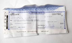 Nhân viên phục vụ trả lại tấm check $424.000 dù không có tiền Tip