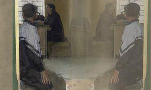 Quá cạn tình với cô giáo phạt học sinh quỳ!