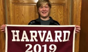 Tốt nghiệp ĐH Harvard chỉ 2 tuần sau khi tốt nghiệp trung học