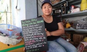 Tui bán rau, không bán túi ni-lông gây sốt trên mạng xã hội