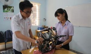 Hai học sinh cấp 3 chế tạo thành công thiết bị thoát khỏi đám cháy chung cư,...