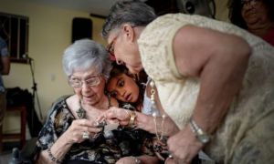 Ngạc nhiên Cuba: Lương 30USD, thọ trung bình 79,5, 2.070 người trên 100 tuổi