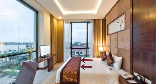Bí mật của tấm vải trải ngang giường trong khách sạn