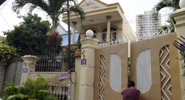 Một Việt kiều 'khóc cạn nước mắt' vì nhờ người quen trong nước đứng tên nhà đất