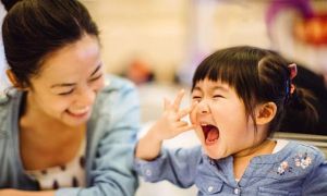 ‘Con giỏi lắm’ – lời khen không đúng lúc có thể gây hại cho trẻ