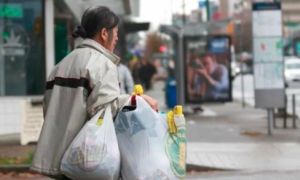 Người phụ nữ gốc Việt ở Canada hơn 2 thập niên nhặt ve chai quyên góp cho Viện...