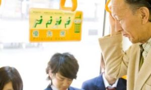 Tại sao người Nhật không nhường ghế cho người già trên tàu điện ngầm?